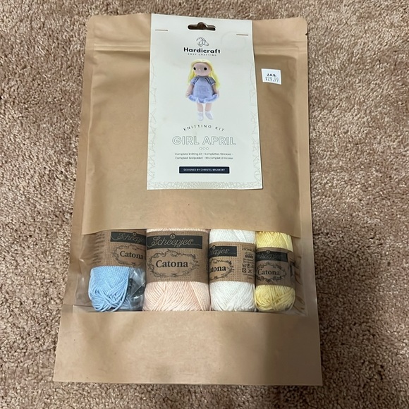 Handicraft knitting kit April NWT 🌺🪡🧶 - Picture 3 of 7